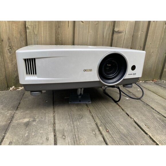 Yamaha LPX-510 720P Home Theater Projector - 1000 lumens - 3LCD 2004 - Picture 7 of 12